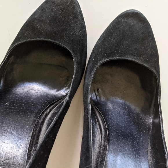Black suede heeled round toe pumps size 9 - Picture 7 of 7